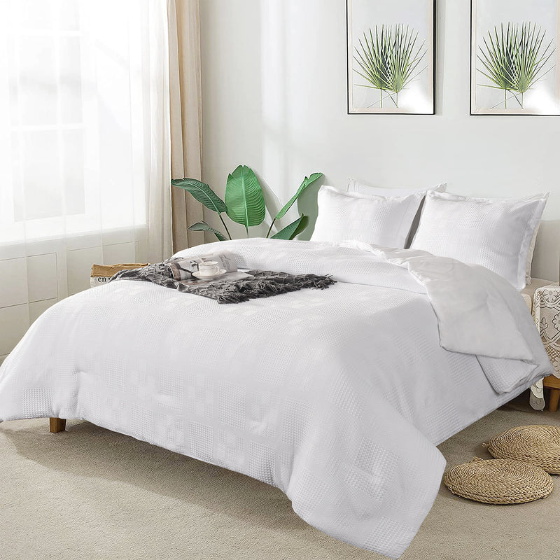 BORYA 3PC WHITE BEDDING COMFORTER SET. RUFFLE & PATCHWORK, MICROFIBER FABRIC, FADE RESISTANT, SUPER SOFT, BED IN A BAG